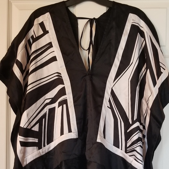 👚Cute Banded Waist BEBE Top👚 - Picture 4 of 4